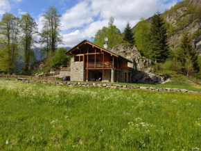 Chalet Walser con 1500mq di giardino e bosco privati Piode